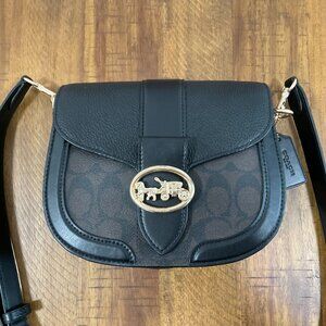 *NWOT* COACH Georgie Saddle Bag in Signature Canvas - Style # C2806